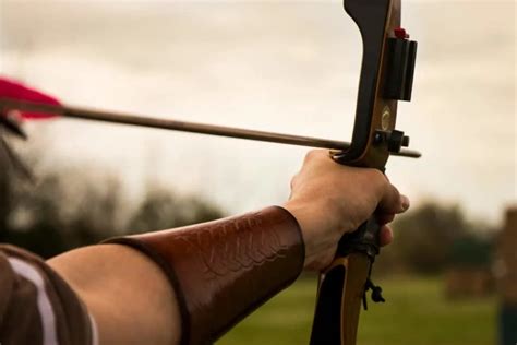 Right Or Left Hand Bow? Archery Hand And Eye Dominance Guide – Backyard Sidekick