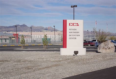 Federal detention center officer dies of ‘potential’ COVID-19 | Pahrump ...