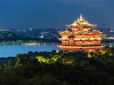 Hangzhou-West-Lake-night - Holiday Rewards Plus