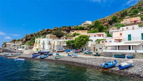 Una nuova vita alle Isole Eolie - Alicudi