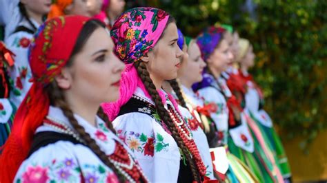 Unique] Delightful Hungarian Easter Traditions: From Cheeky to Tasty!