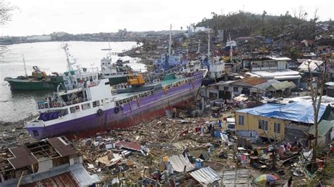 Typhoon Haiyan: Before and after the storm - BBC News