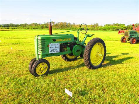 John Deere Model H Tractor (Eliason) | Manitoba Agricultural Museum