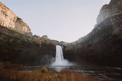 What To Expect From A Sunrise Hike At Palouse Falls - The Mandagies