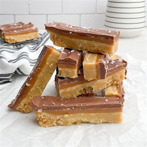 Toll House Cookie Bars - Midwestern HomeLife