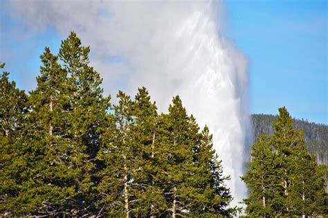 Premium Photo | Geyser eruption