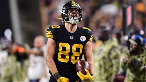 Steelers' Pat Freiermuth Gives Blunt Answer on Bill Belichick