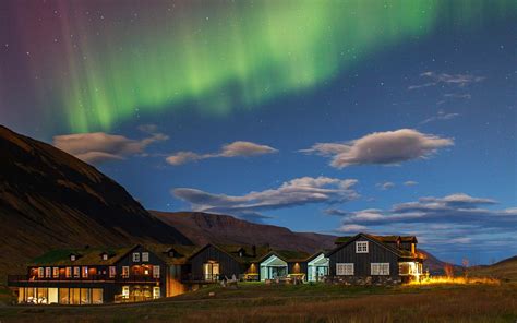 Take a Hot Bath Under the Northern Lights at This Remote Icelandic Hotel | Those who think that ...