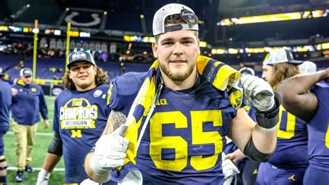 Zak Zinter injury update: What happened to the Michigan OL?