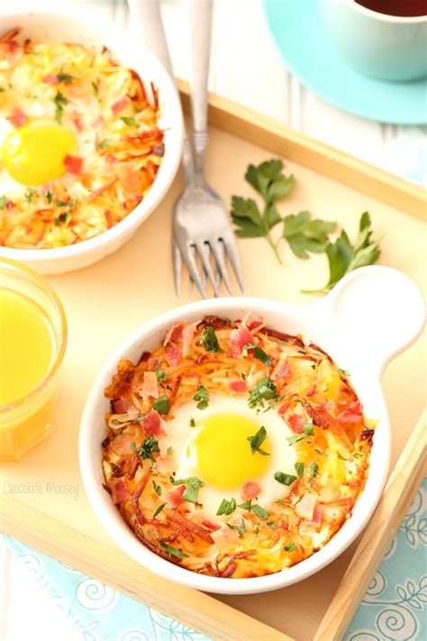 Baked Eggs in Cheesy Hash Brown Bowls
