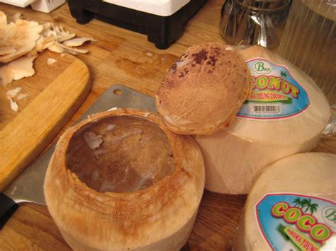 How to open a Young Thai Coconut and make Coconut MilkRobins Key