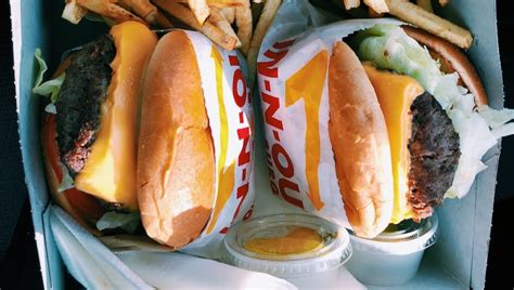 Best Burger Chains In The United States, Ranked | GIANT FREAKIN ROBOT