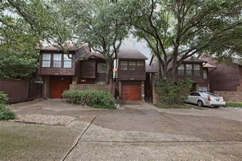 Centrally Located Dallas Townhome with Garage - House for Rent in Dallas, TX | Apartments.com