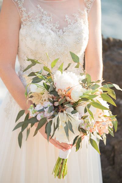 View Beautiful Maui Wedding Flowers and Bouquets in Hawaii