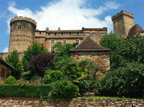 A lovely château in the Dordogne region | Dordogne, Chateau, Holiday ...