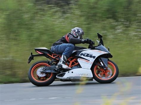 KTM RC 390 vs Kawasaki Ninja 300 Picture Gallery