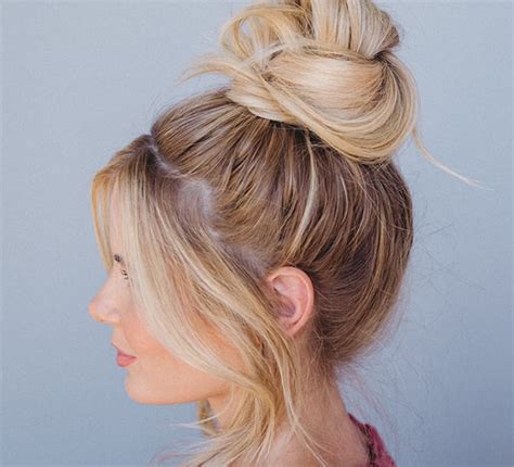 Hair How-To: An Effortless Top Knot Tutorial From Amber Fillerup Clark ...