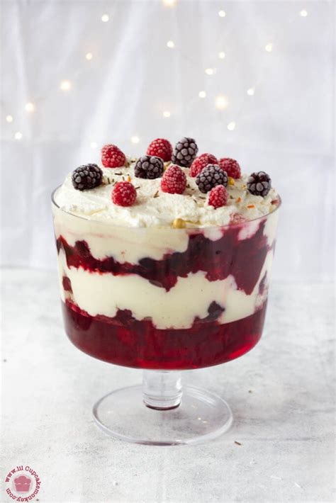 Christmas Trifle: Mixed berry trifle with raspberry jelly - Lil Cupcake ...