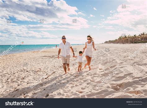 3,768 Family beach mexico Images, Stock Photos & Vectors | Shutterstock