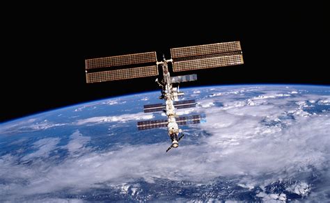 Russia Cuts Off U.S. Access to ISS, Pledges to Stop Ferrying American Astronauts in 2019 - Newsweek