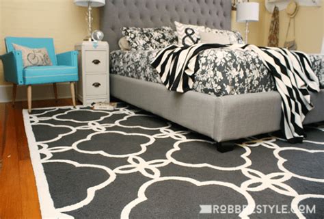 How use an area rugs with your hardwood floors