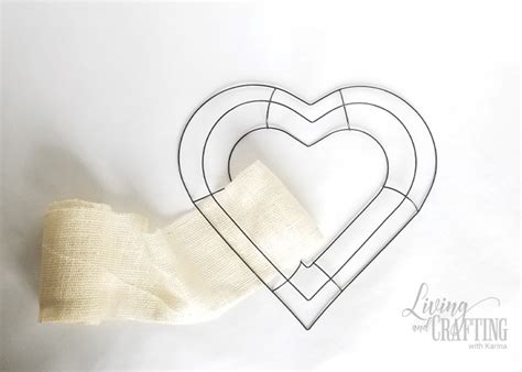 Burlap Heart Valentine's Day Wreath - Living and Crafting