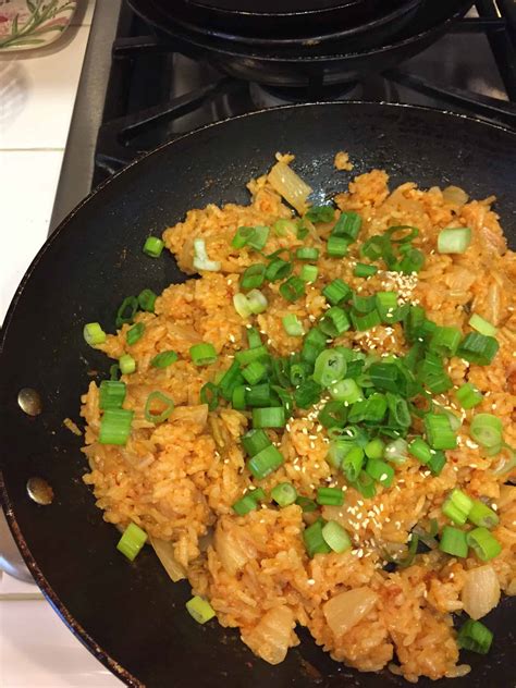 Kimchi fried rice (Kimchi-bokkeumbap) recipe by Maangchi