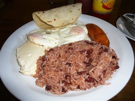 What to Eat in Nicaragua: 9 Nicaraguan Foods You Can’t Miss!