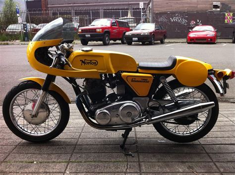 1972 Norton 750 Commando Dunstall Racer