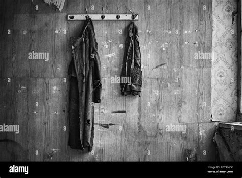 Hanging wall Black and White Stock Photos & Images - Alamy