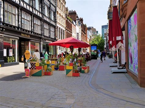 Manchester Flower Festival 2023, King... © David Dixon cc-by-sa/2.0 :: Geograph Britain and Ireland