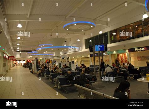 Luton airport departure lounge Stock Photo: 9732325 - Alamy