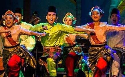 Zapin Dance, Acculturation Malay Culture and Art | iphedia.com