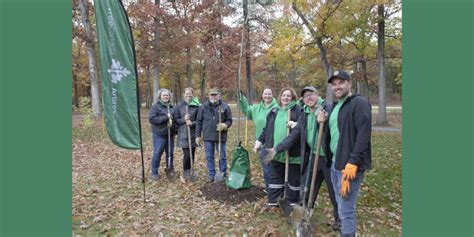 County receives Treemendous Communities grant from Tree Canada - County of Lambton