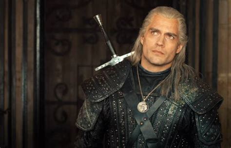 The Witcher of Netflix: Henry Cavill presents the sorcerer's sword