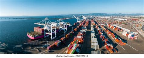 Oakland Cranes Photos, Images & Pictures | Shutterstock