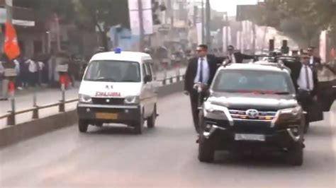 PM Narendra Modi Stops His Convoy to Give Way to Ambulance During ...