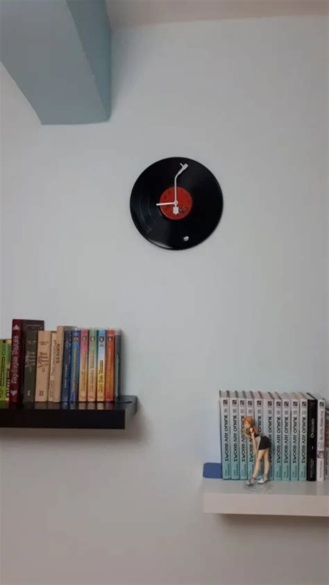 Vinyl Record Wall Clock - Artistic Pod