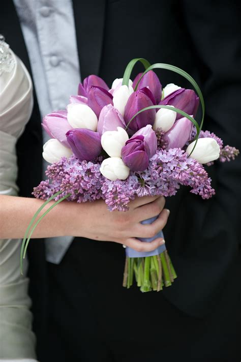 Beautiful flowers...these are so pretty!!!!!! Tulip Bouquet Wedding, Wedding Flowers Tulips ...