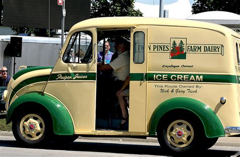 Vintage Milk truck - Amazing Classic Cars