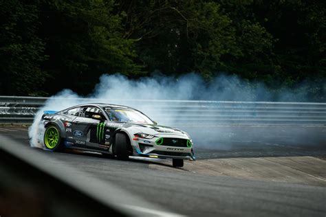 Así es hacer drift en Nürburgring con un Ford Mustang RTR de 912 CV, de ...