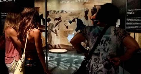 African American Museum History Gallery Crowds | HI Travel Tales