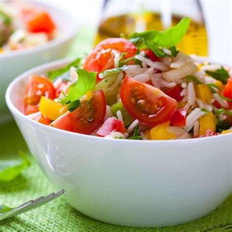 Salade de riz tomate poivron basilic persil ©De Barbara Dudzinska ...