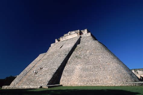 Mesoamerican Pyramids Pictures - Pyramids in Latin America - HISTORY.com