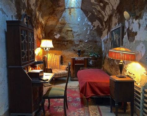 Inside Al Capone's Super Sweet Prison Cell At Eastern State Penitentiary