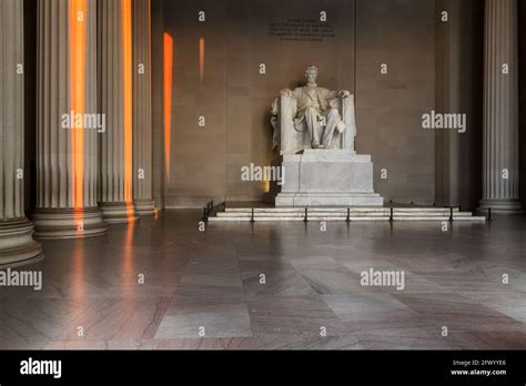 Inside the lincoln memorial hi-res stock photography and images - Alamy