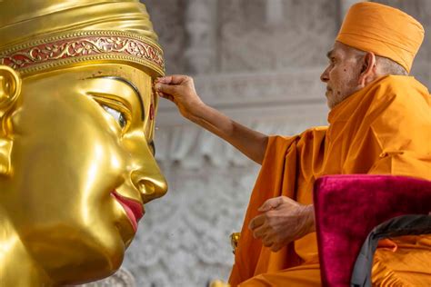 12 Years, 12,500 Volunteers, 4.7 Mln Work Hours, 183 Acres: BAPS Opens Largest Temple In The US ...