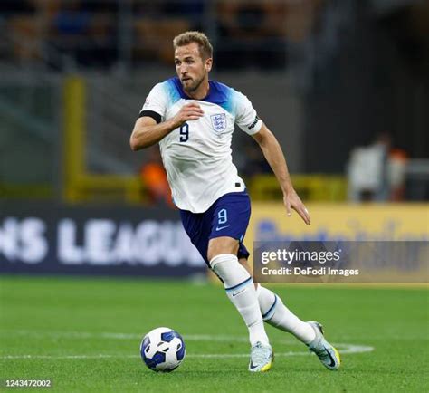 Harry Kane Captain Photos and Premium High Res Pictures - Getty Images