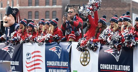 New England Patriots Super Bowl Parade Draws Thousands | TIME