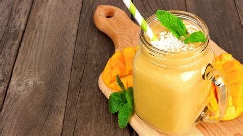 Oatmeal smoothie with mango, a simple and delicious recipe to enjoy a delicious drink - World ...